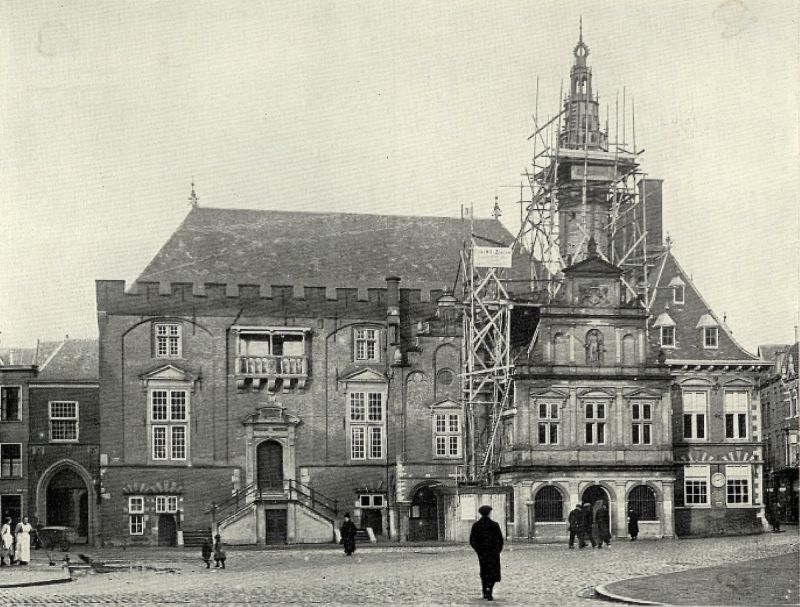 Klok_foto_3_stadhuis_toren_in_aanbouw.jpg