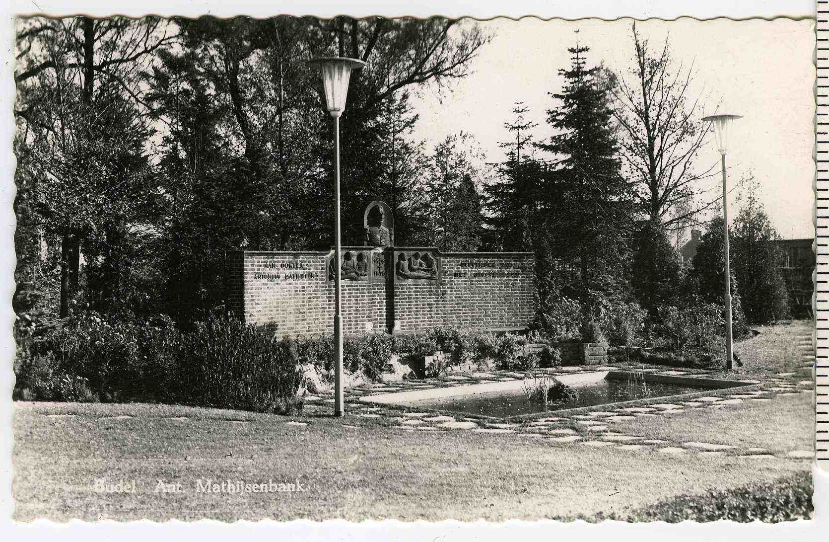 Mathijsenmonument Budel oude situatie ca. 1955 Coll. Jac. Biemans 0319